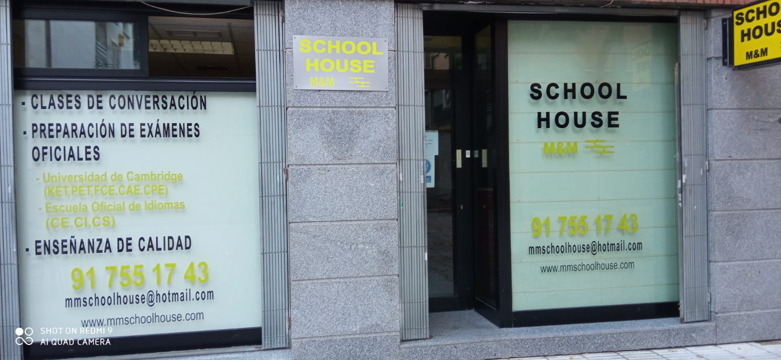 Vista exterior de School House M&M