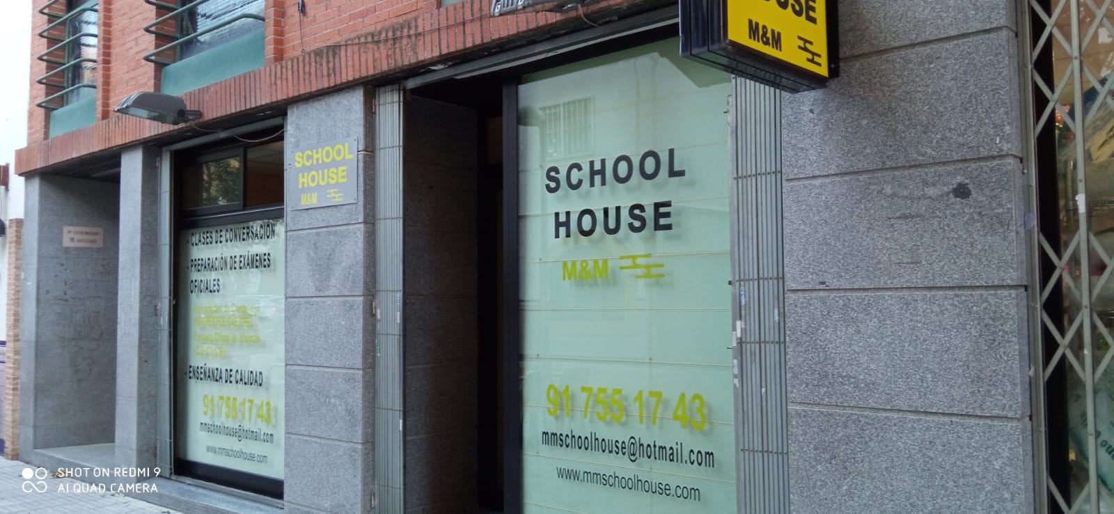 Vista exterior de School House M&M